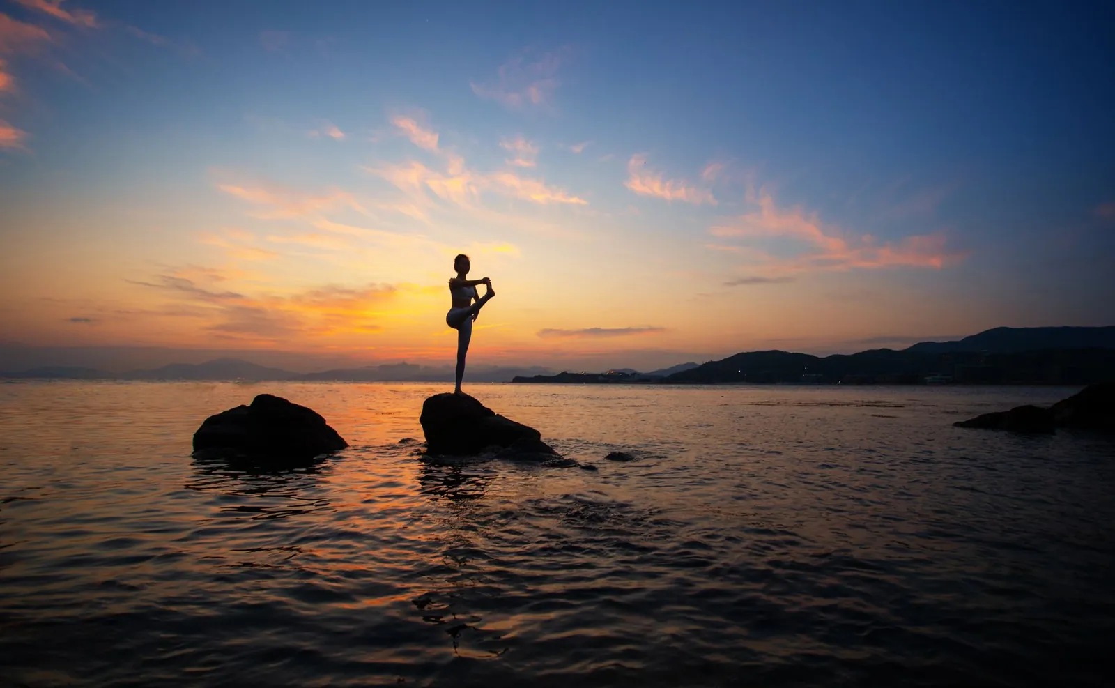 Sunrise Flow – A Yoga Journey: अपने दिन की शुरुआत इरादे के साथ करें