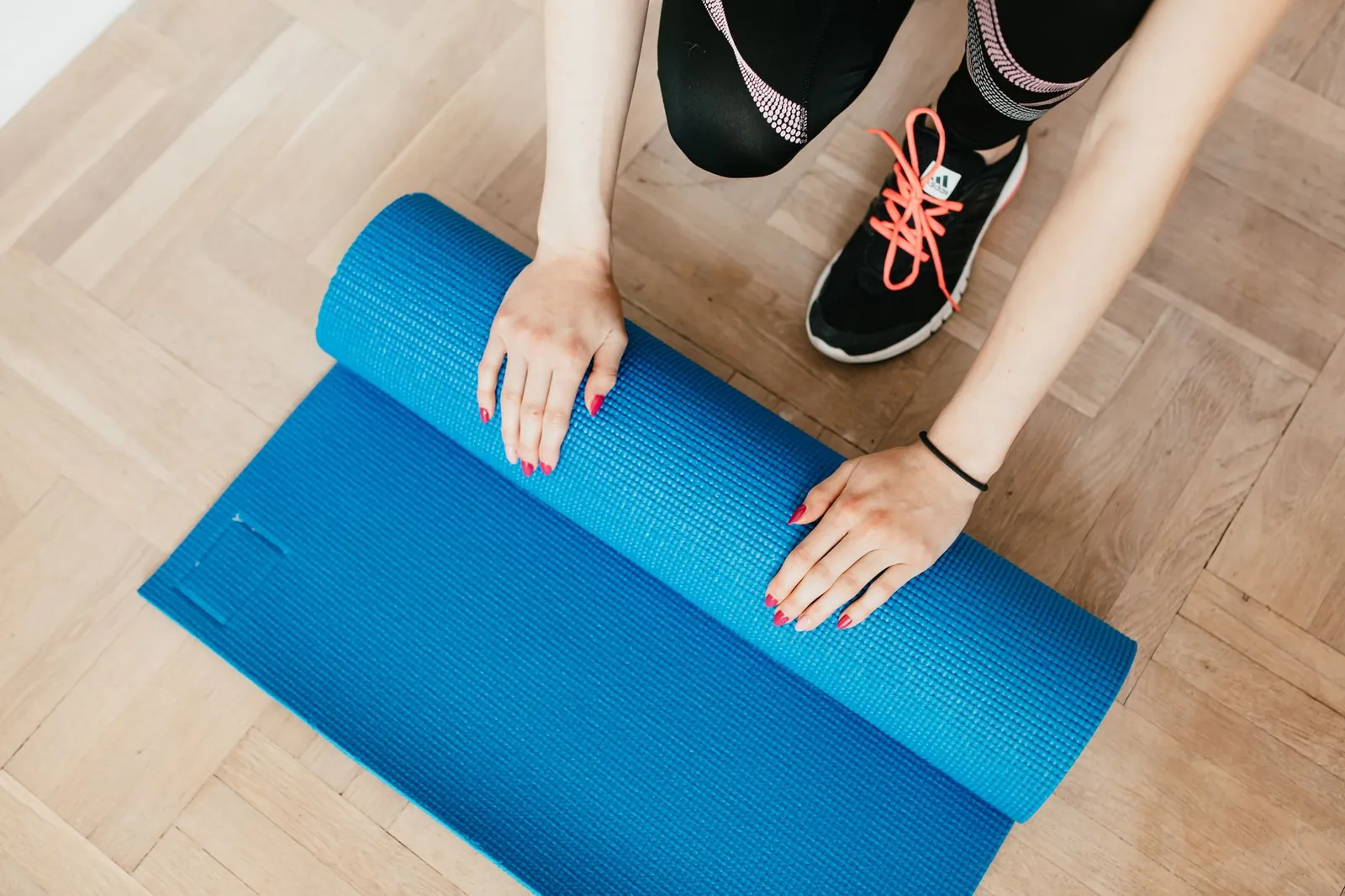 Come creare la tua sequenza yoga quotidiana in meno di 2 minuti (e poi padroneggiare la pratica)